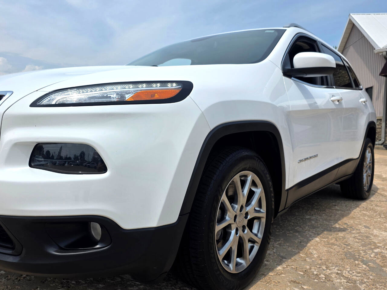 Used 2018 Jeep Cherokee Latitude Plus image 27