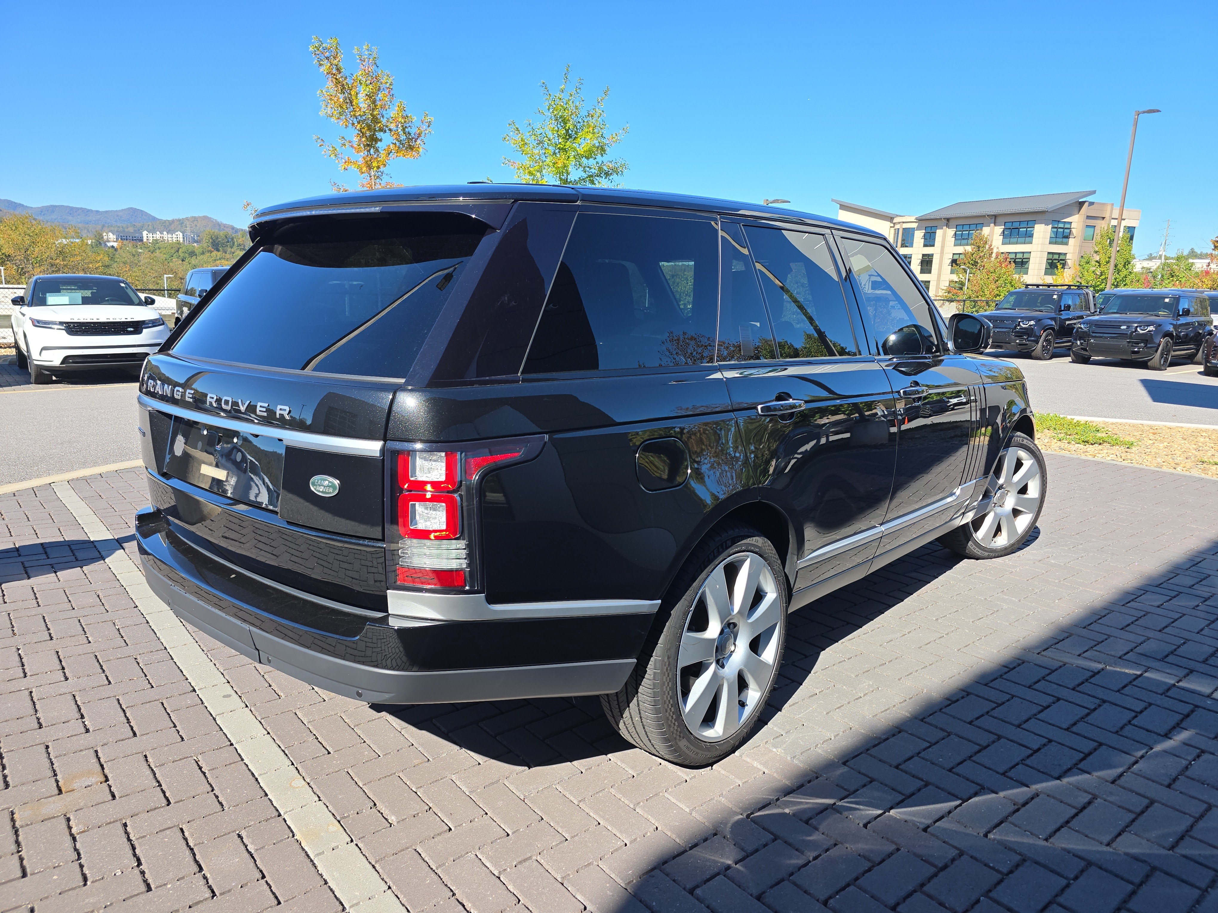Used 2014 Land Rover Range Rover Autobiography AWD/4WD image 5