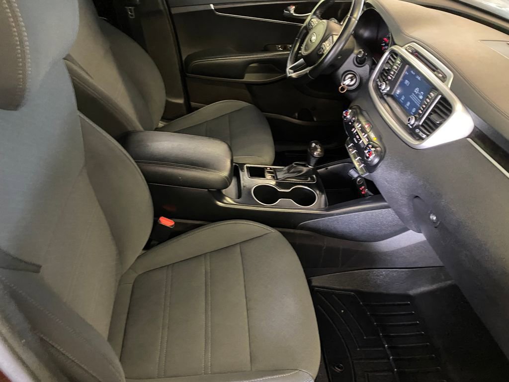 Used 2018 Kia Sorento FWD image 12