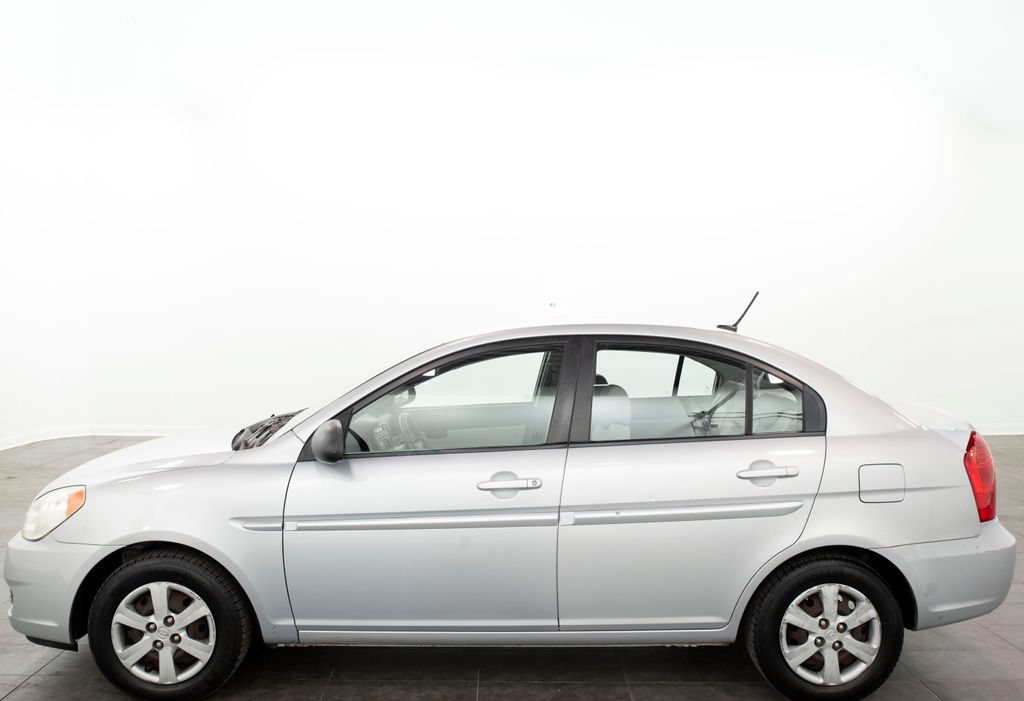 Used 2009 Hyundai Accent GLS w/ Popular Equipment Pkg 5 FWD image 4