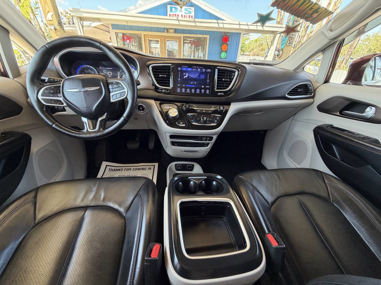 Used 2017 Chrysler Pacifica Touring-L Plus FWD image 16