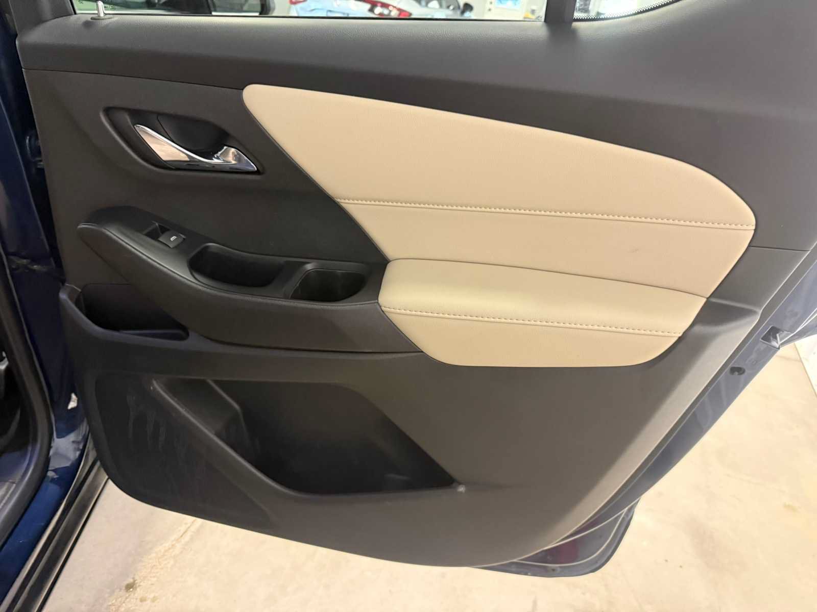 Used 2022 Chevrolet Traverse LS FWD image 27