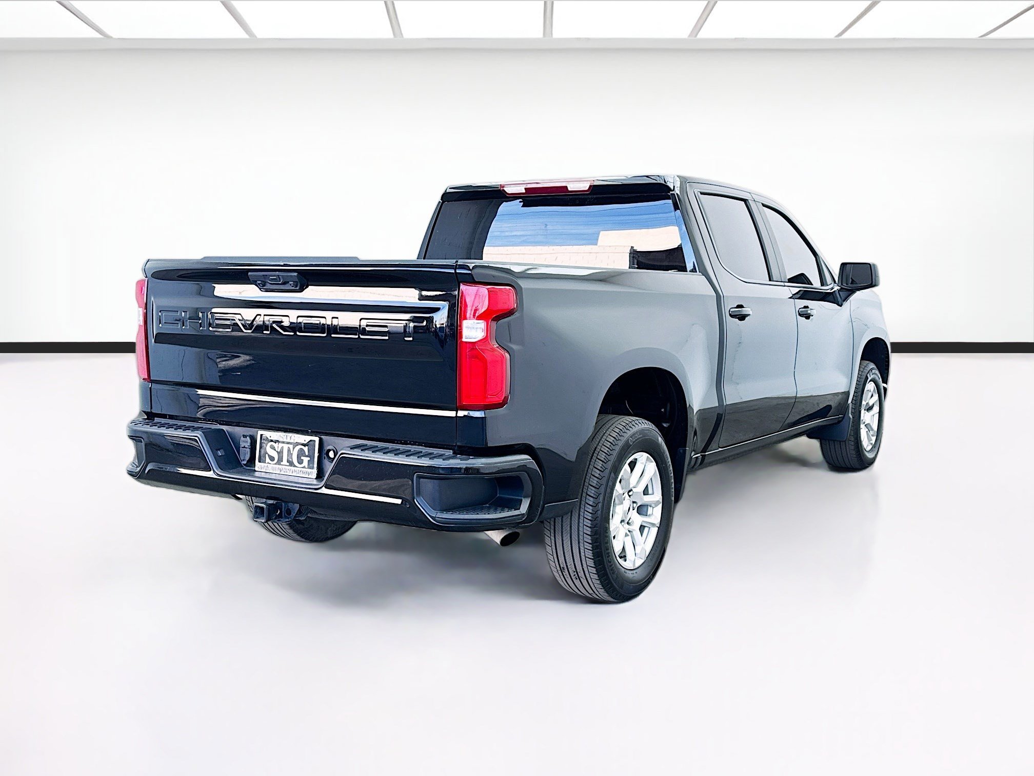 Used 2024 Chevrolet Silverado 1500 RST AWD/4WD image 4