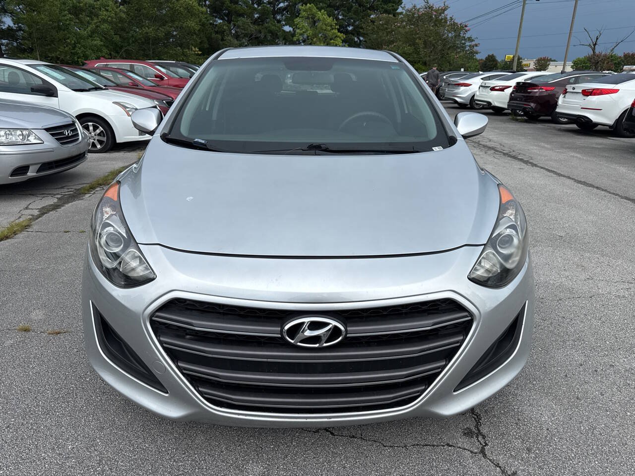 Used 2017 Hyundai Elantra GT FWD image 2