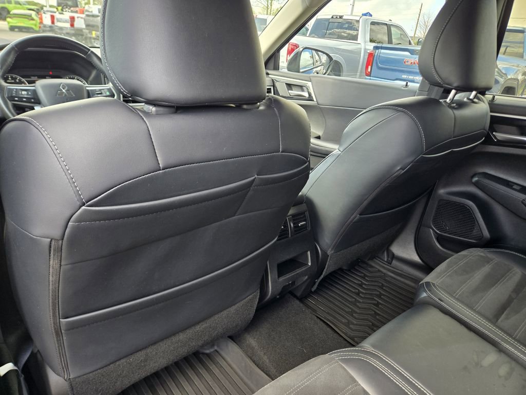 Used 2024 Mitsubishi Outlander SE Black Edition image 18