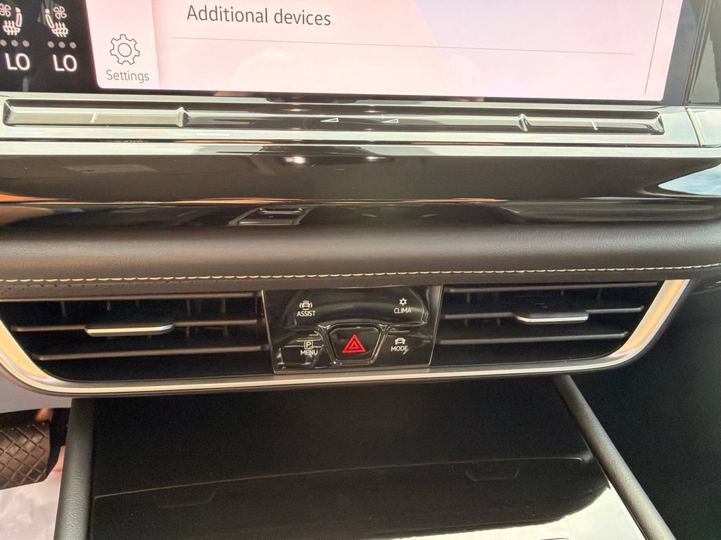 Used 2025 Volkswagen Atlas SE FWD image 24