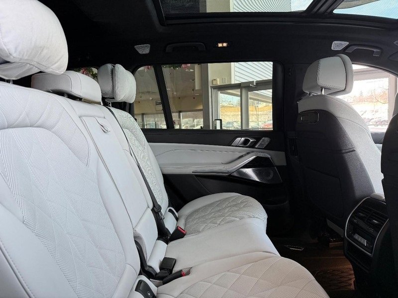 Used 2023 BMW X7 xDrive40i w/ Executive Package image 7