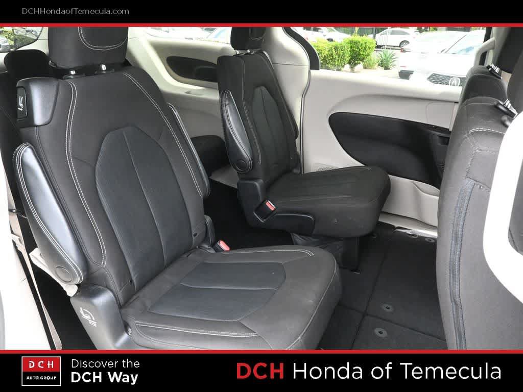 Used 2022 Chrysler Voyager LX FWD image 21