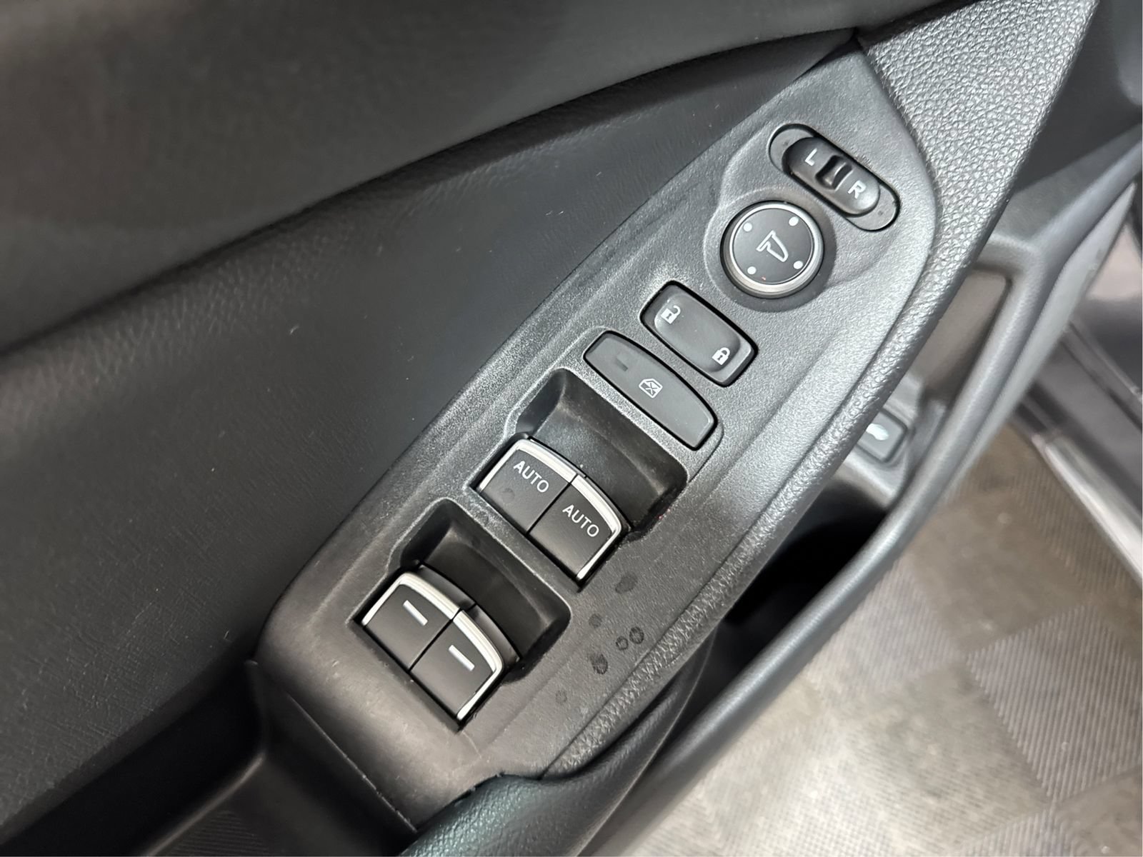 Used 2021 Honda Accord EX-L image 32