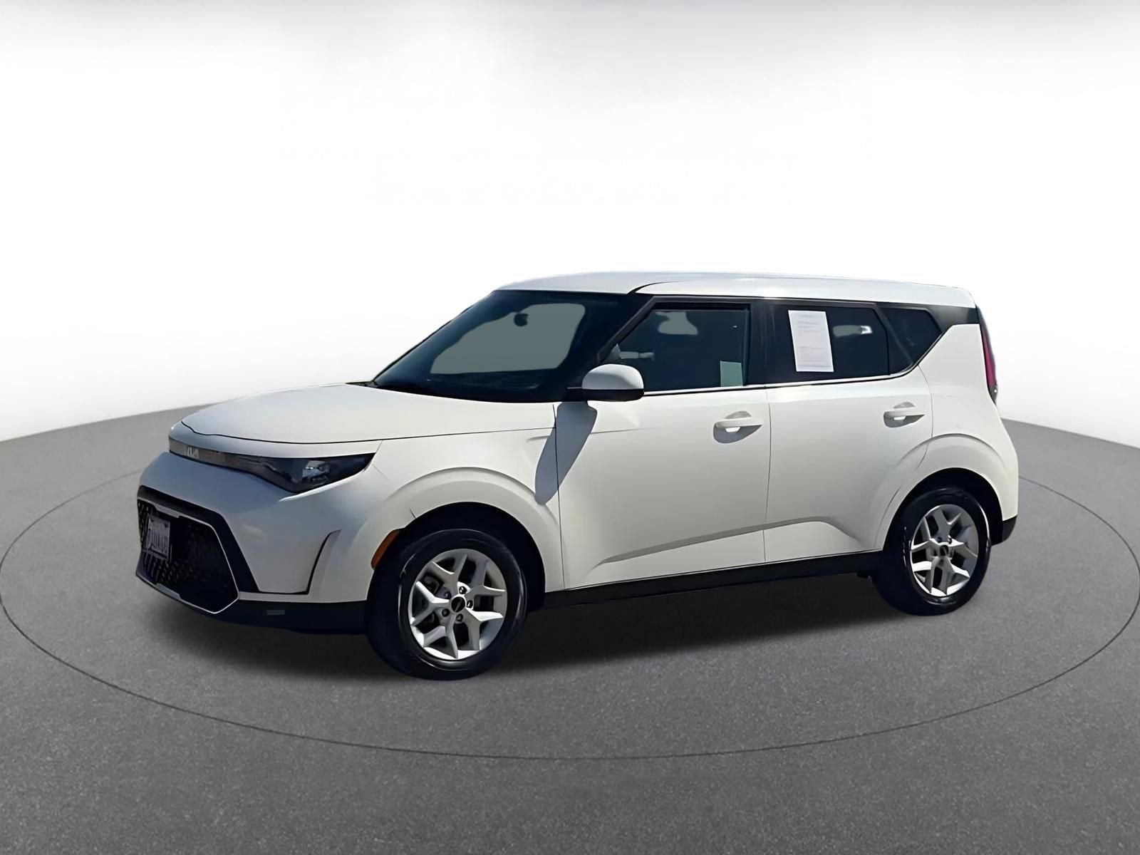 Used 2025 Kia Soul LX w/ LX Technology Package image 8