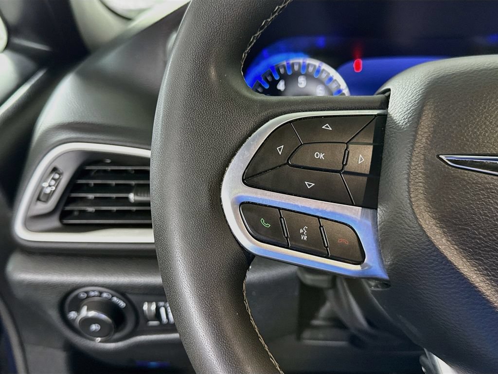 Used 2025 Chrysler Pacifica Select FWD image 20