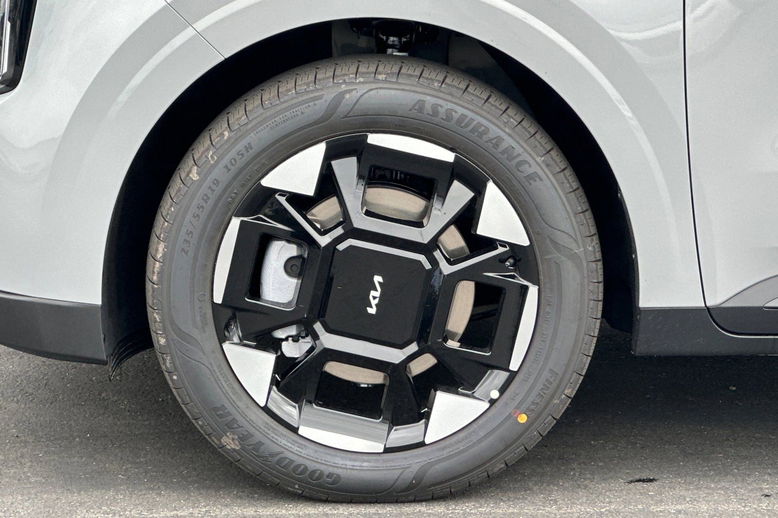 New 2026 Kia Carnival EX FWD image 27