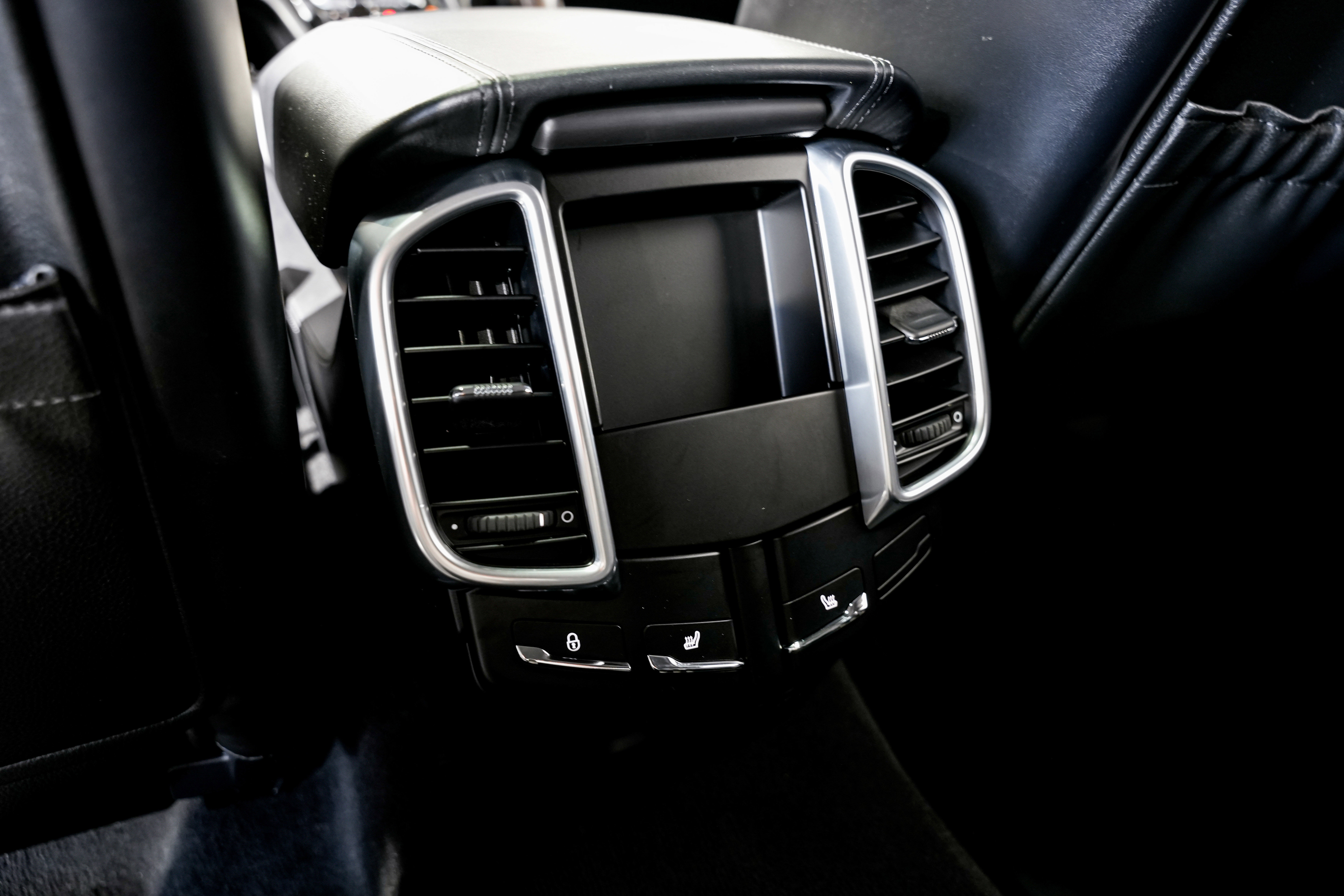 Used 2012 Porsche Cayenne Turbo image 35