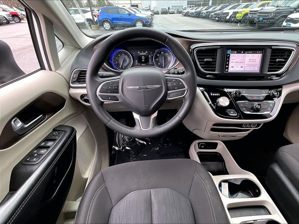 Used 2023 Chrysler Voyager LX FWD image 17