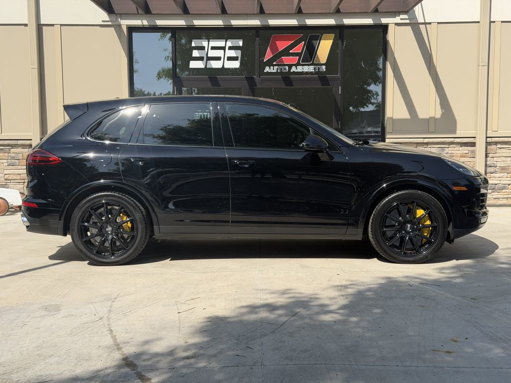 Used 2018 Porsche Cayenne Turbo S AWD/4WD image 2