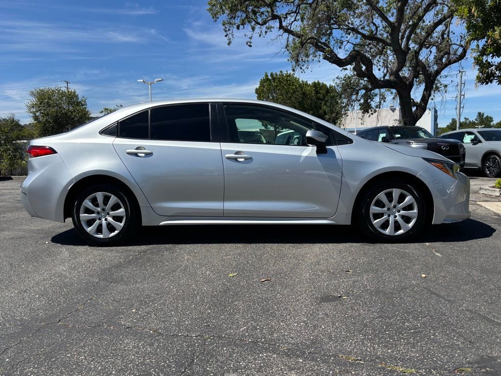 Used 2020 Toyota Corolla LE image 2