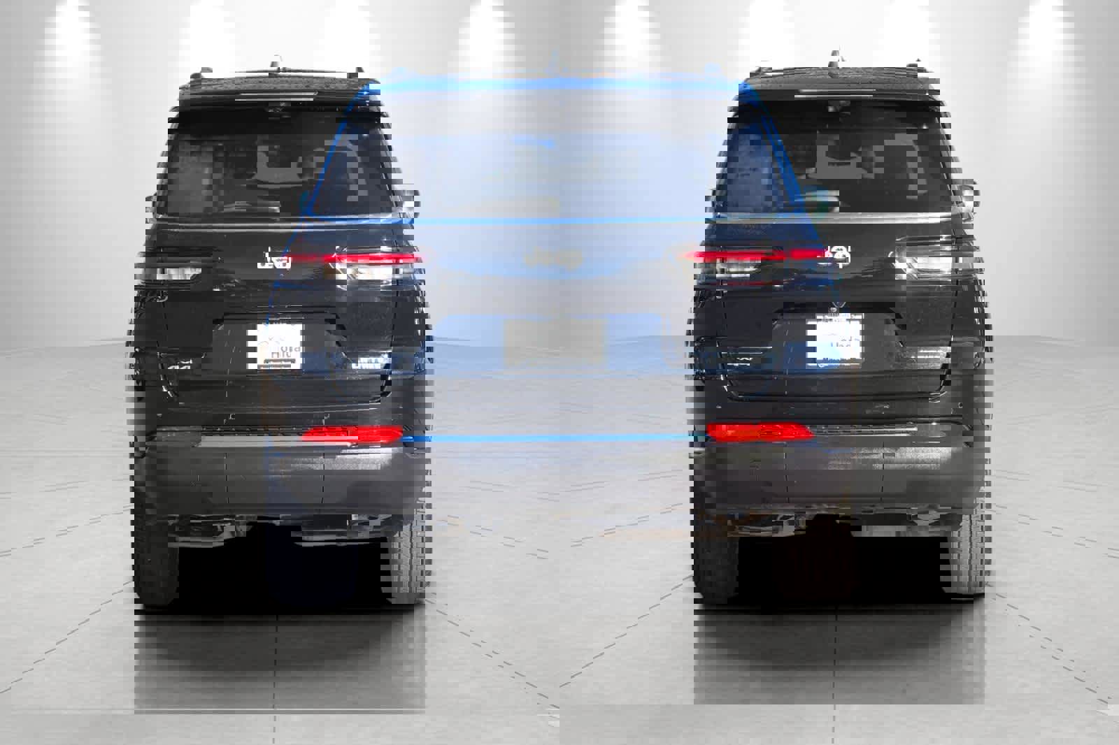 Used 2024 Jeep Grand Cherokee L Limited w/ Luxury Tech Group II image 7