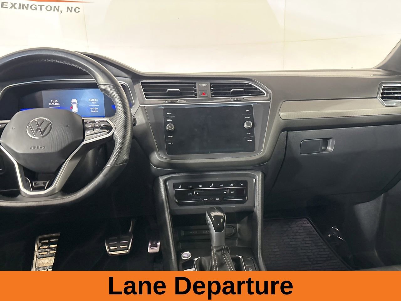 Used 2023 Volkswagen Tiguan SE R-Line FWD image 16