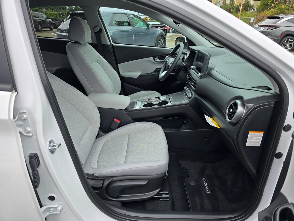 Used 2023 Hyundai Kona SE FWD image 11
