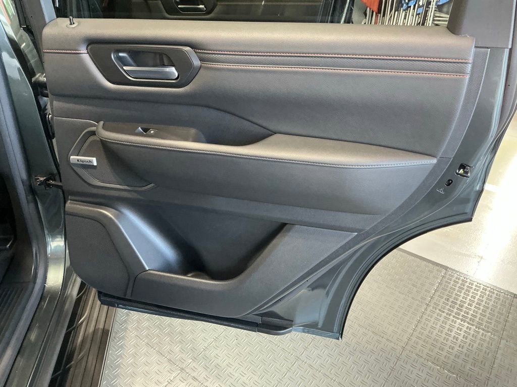 Used 2025 Nissan Armada PRO-4X image 36