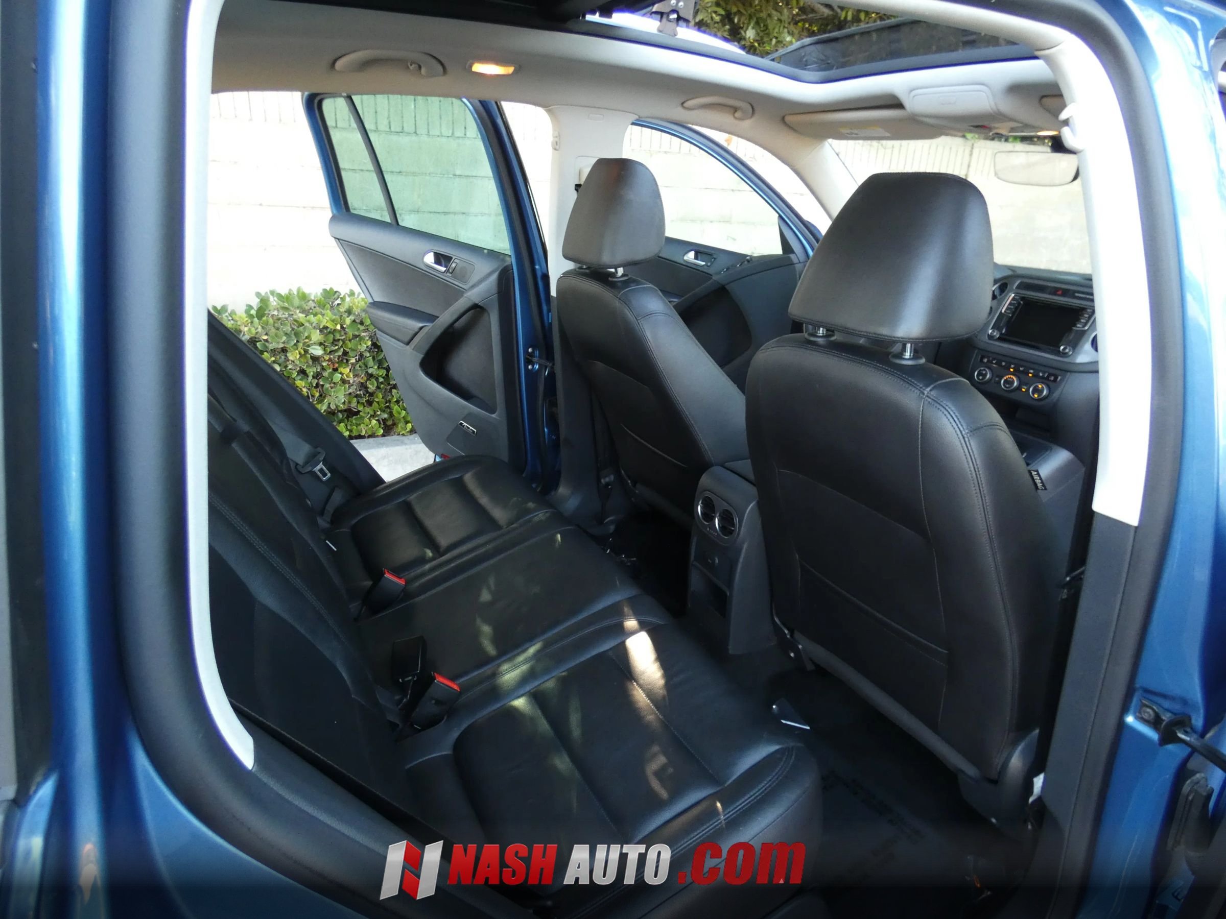 Used 2017 Volkswagen Tiguan SEL FWD image 35