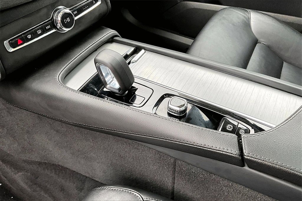 Certified 2023 Volvo XC90 B5 Core w/ Protection Package Premier image 18