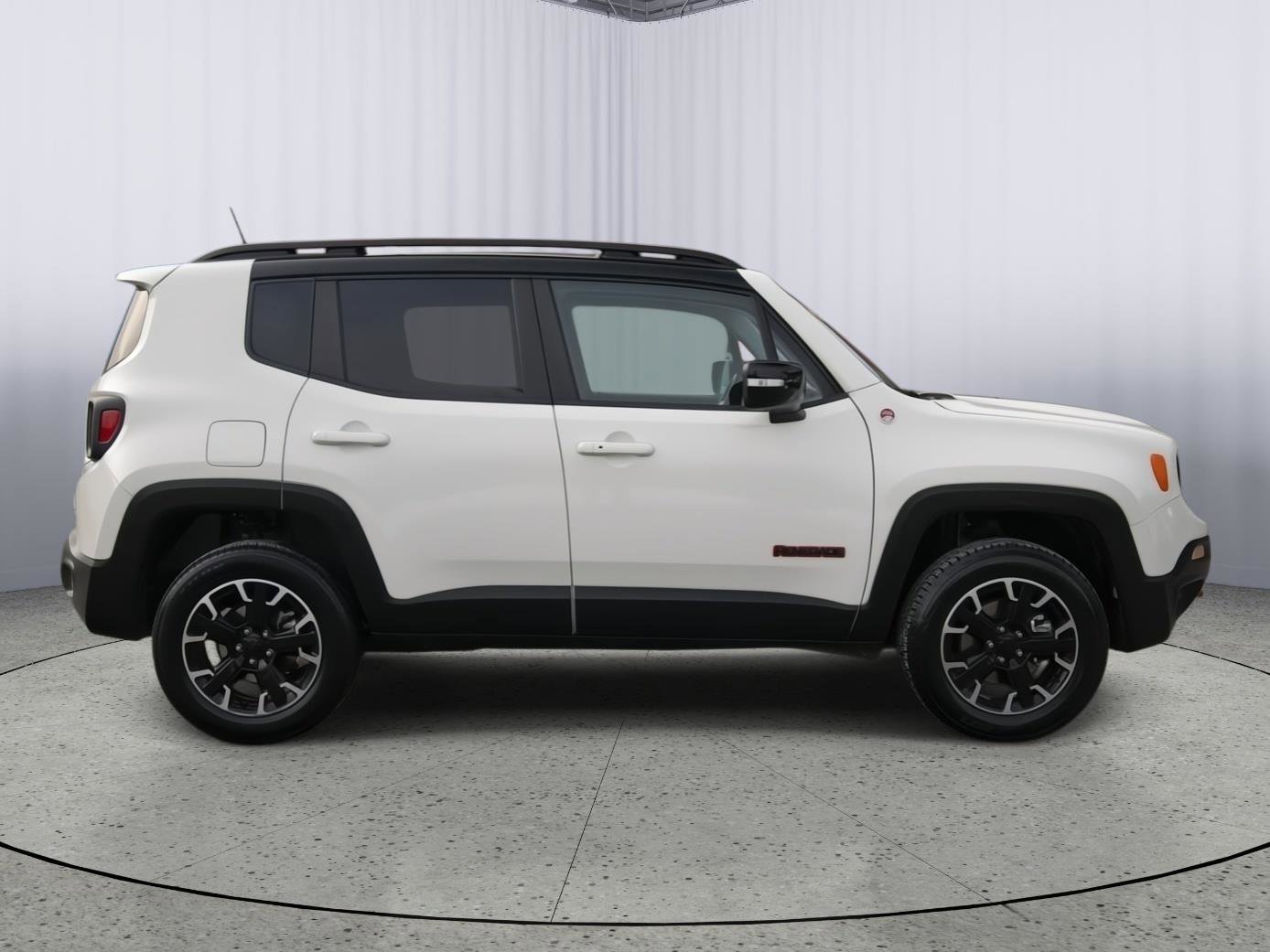 Used 2023 Jeep Renegade Trailhawk image 26