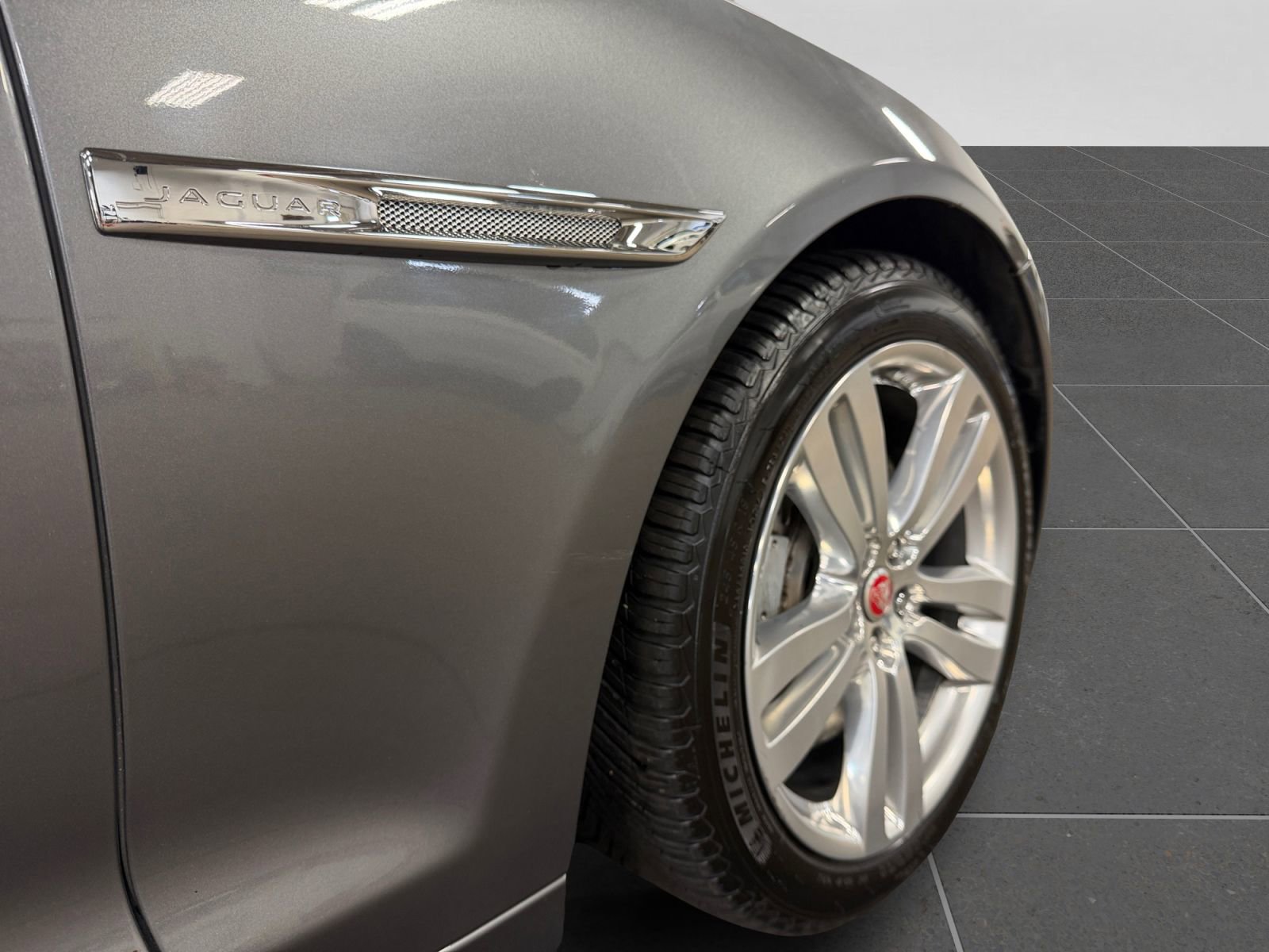 Used 2017 Jaguar XJ L Portfolio AWD/4WD image 46