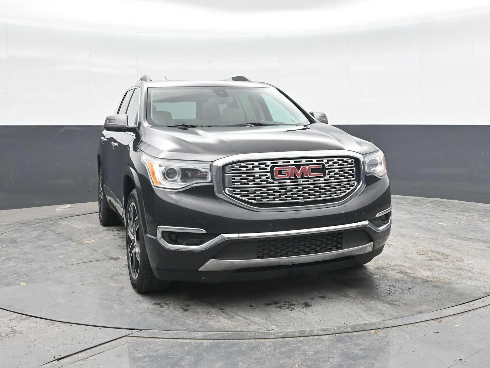 Used 2017 GMC Acadia Denali w/ Technology Package AWD/4WD image 6