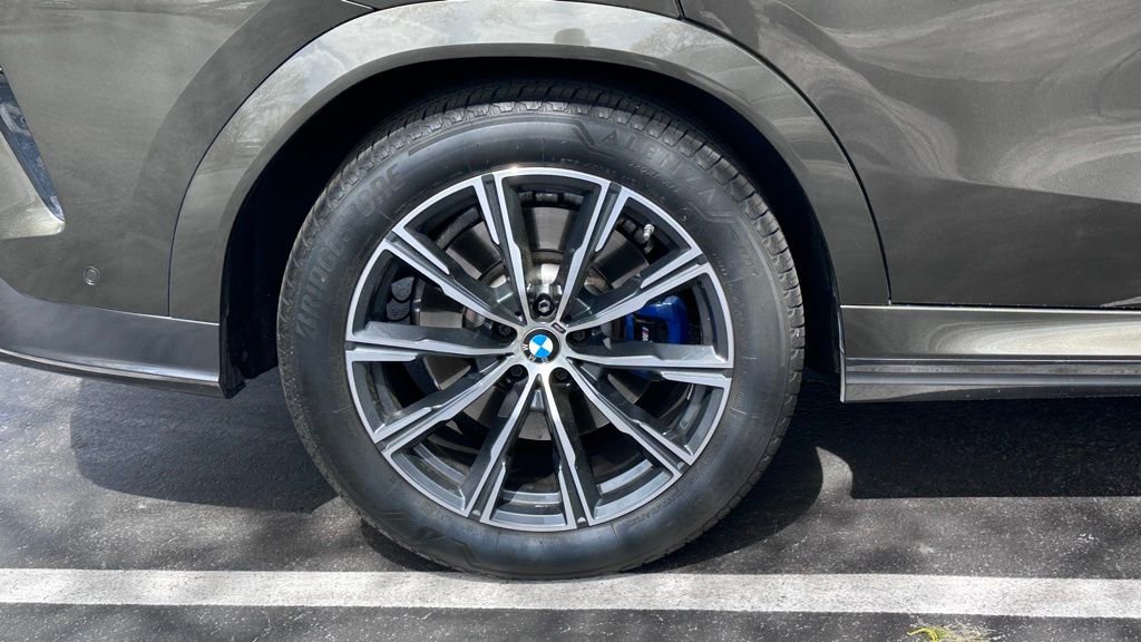 Used 2021 BMW X6 M50i w/ Premium Package image 5