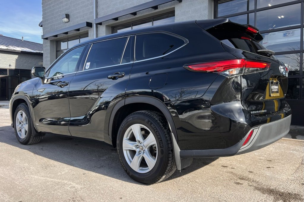 Used 2021 Toyota Highlander LE image 5