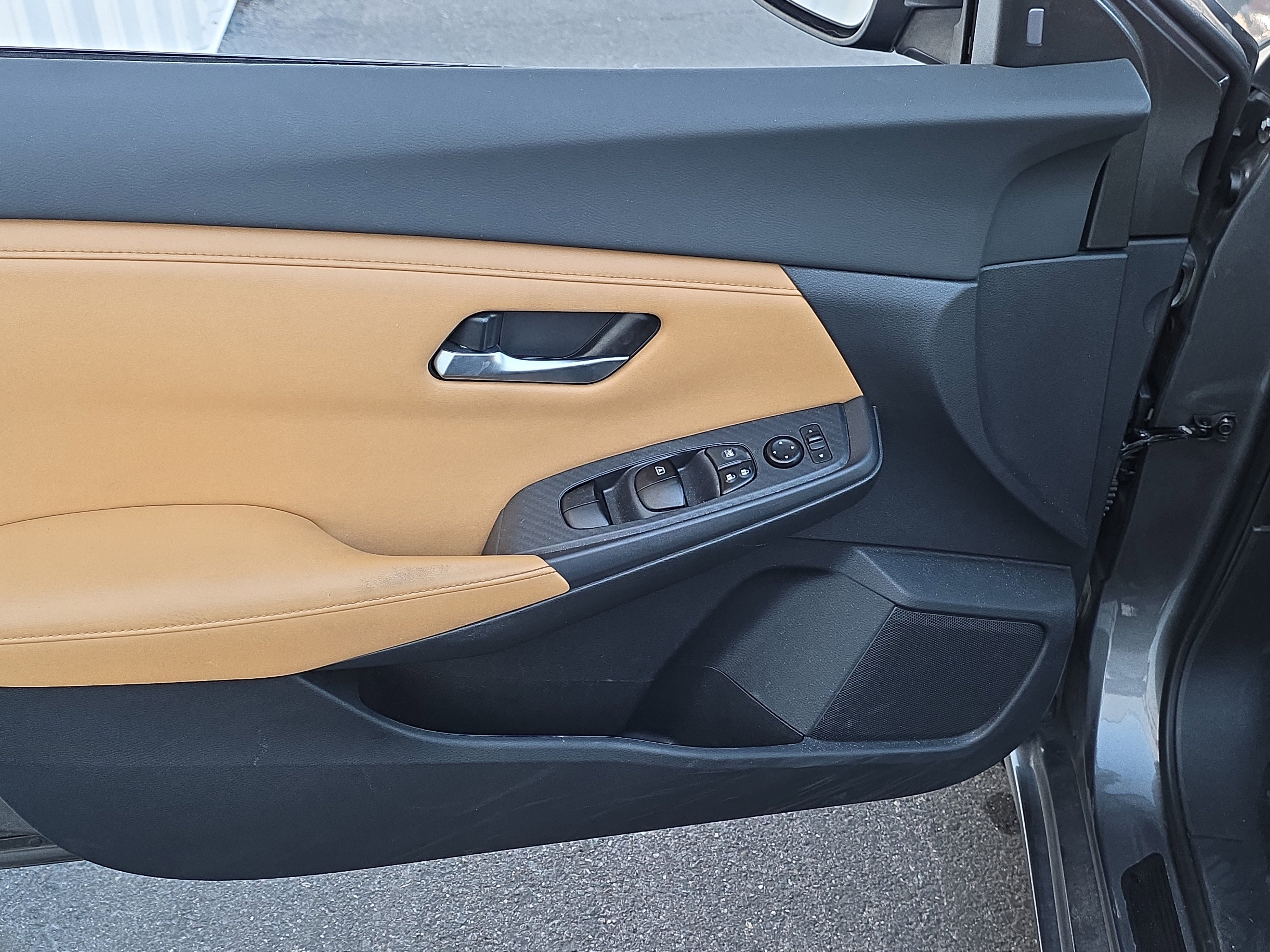 Used 2021 Nissan Sentra SV w/ SV Premium Package image 9