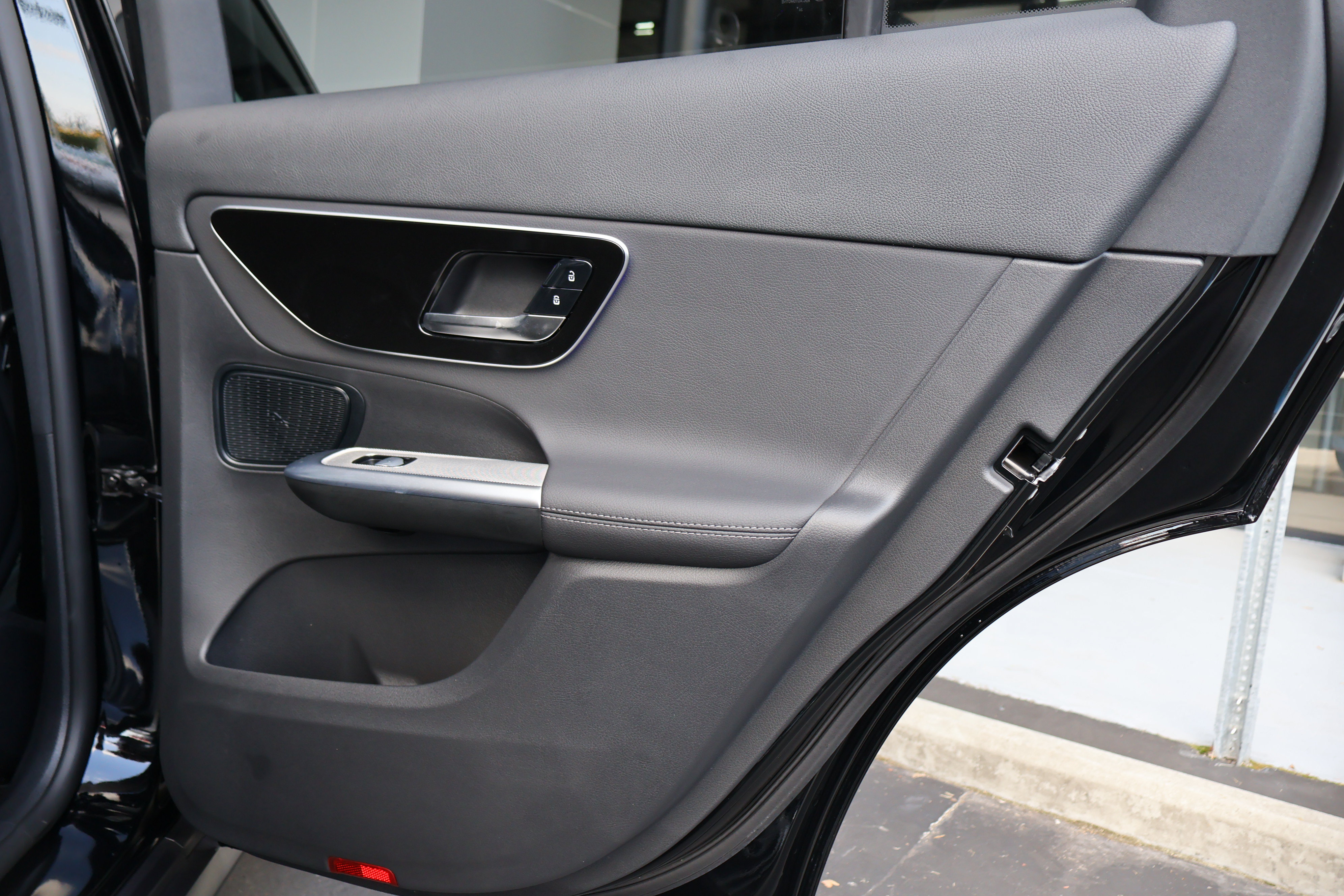 Used 2025 Mercedes-Benz GLC 300 image 25