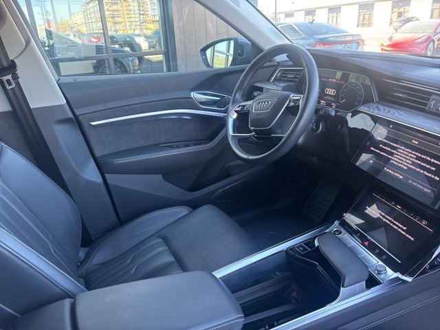 Used 2021 Audi e-tron Prestige w/ Prestige Package image 13