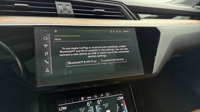 Used 2022 Audi e-tron Premium AWD/4WD image 29