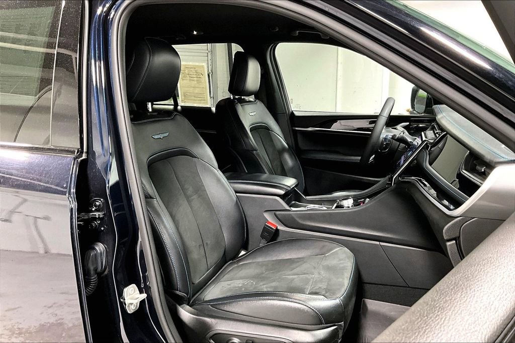 Used 2024 Jeep Grand Cherokee Trailhawk image 10