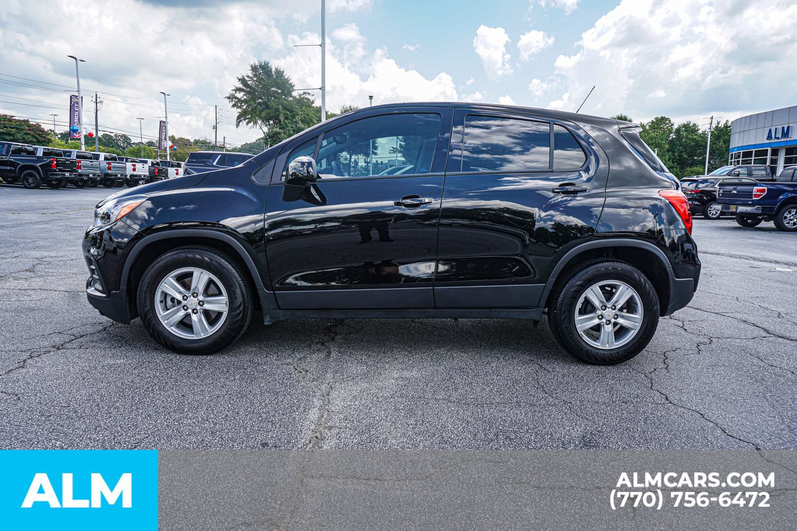 Used 2022 Chevrolet Trax LS w/ Tint and Cruise Package FWD image 9