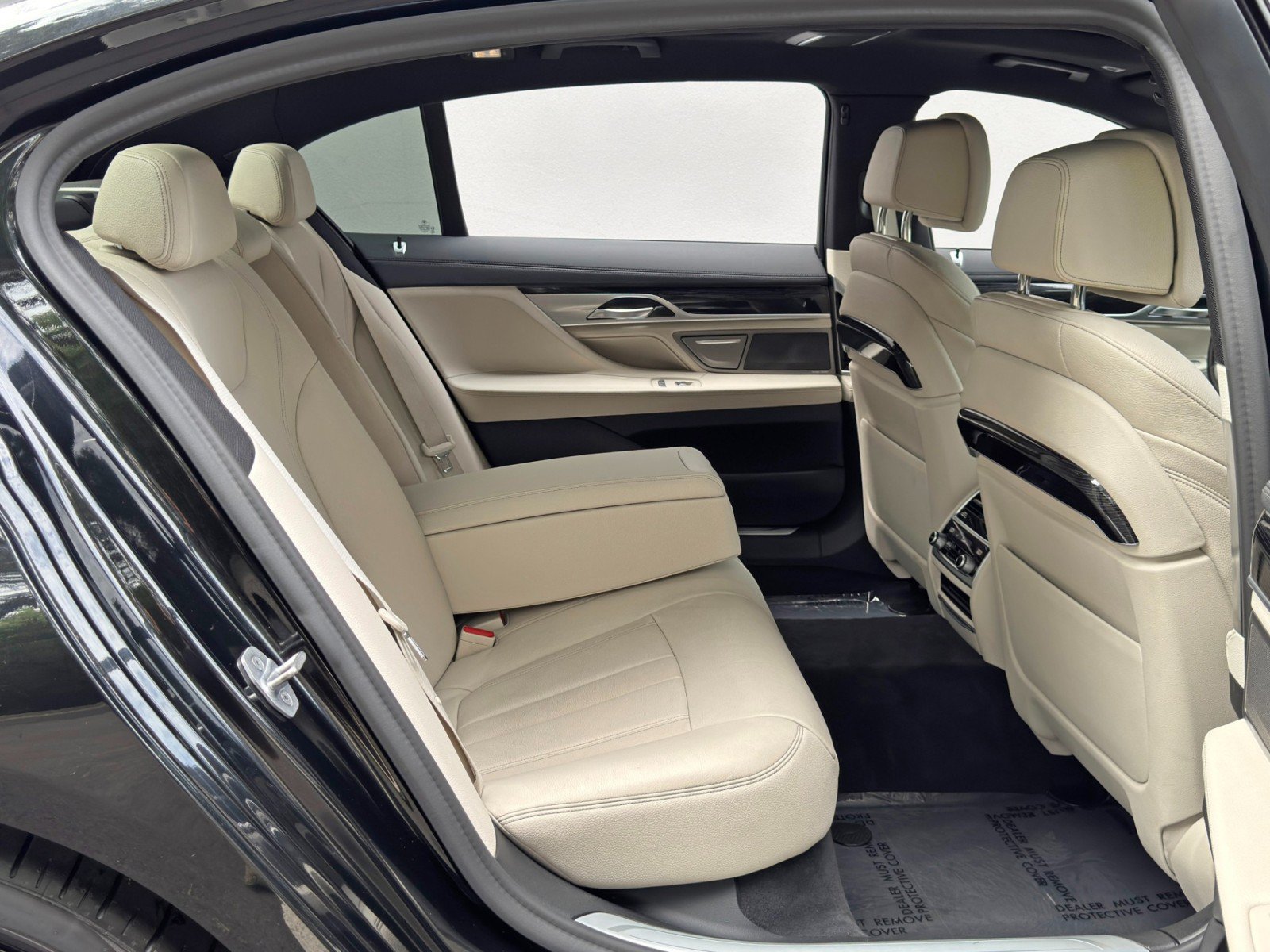 Used 2021 BMW 740i w/ M Sport Package RWD image 46