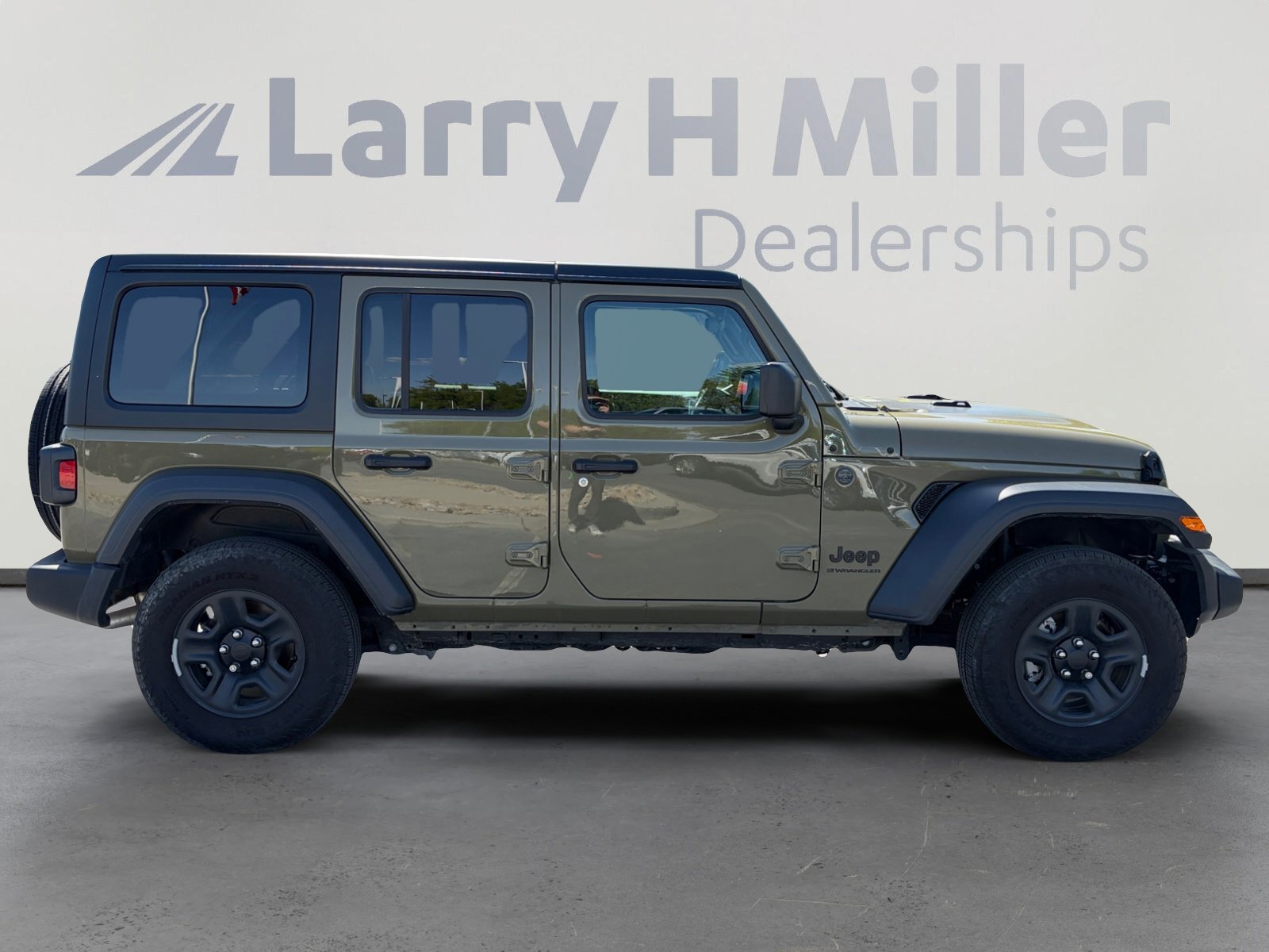 Used 2025 Jeep Wrangler Sport AWD/4WD image 6