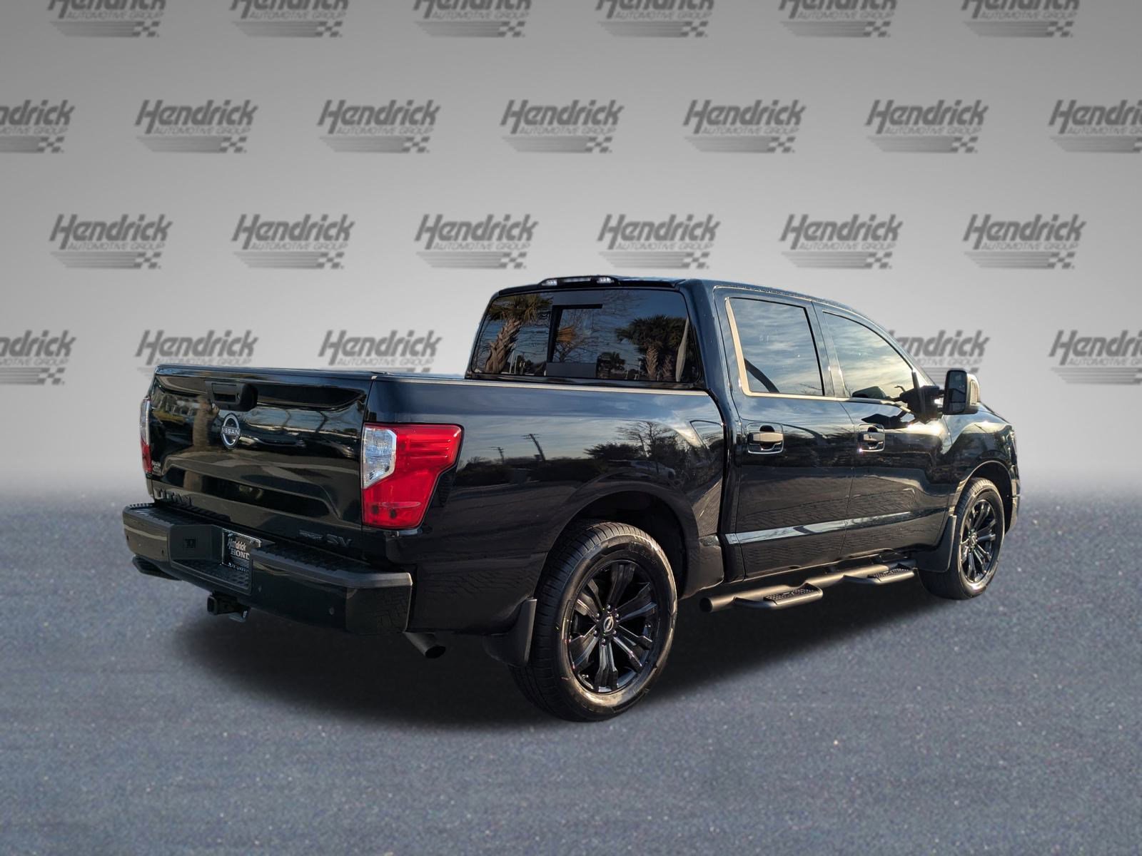Used 2024 Nissan Titan SV w/ SV Convenience Package image 5