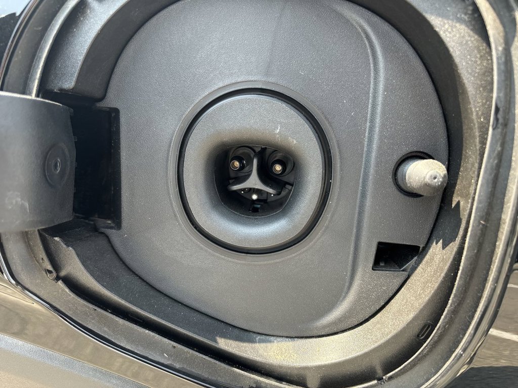 New 2027 Chevrolet Bolt LT w/ Comfort Package FWD image 34