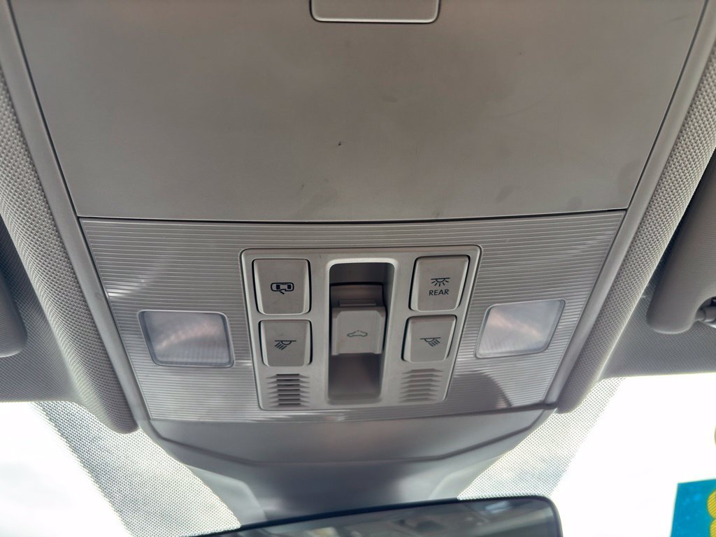 Used 2025 Volkswagen Jetta SE FWD image 24