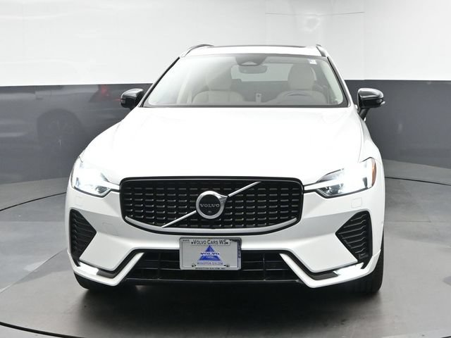 Used 2023 Volvo XC60 B5 Plus w/ Climate Package AWD/4WD image 3
