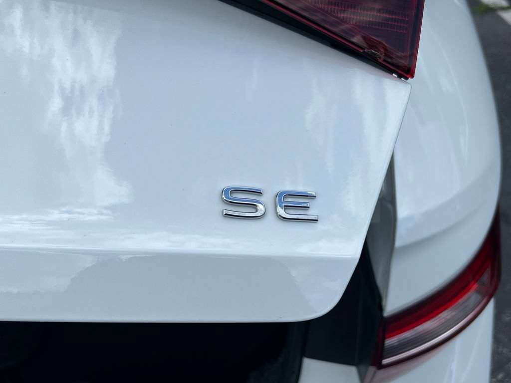 Used 2025 Volkswagen Jetta SE FWD image 14