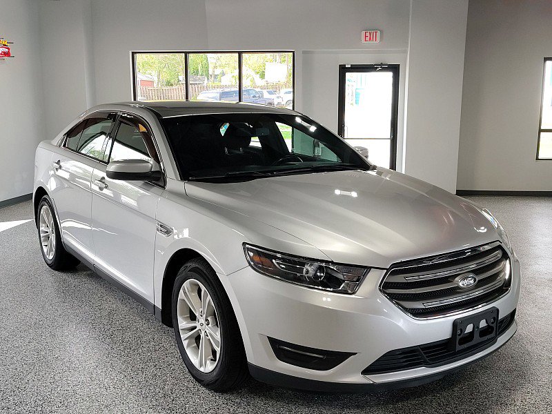 Used 2016 Ford Taurus SEL FWD image 1