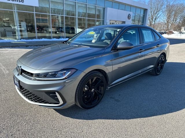 Certified 2025 Volkswagen Jetta SE w/ Sunroof Package image 3