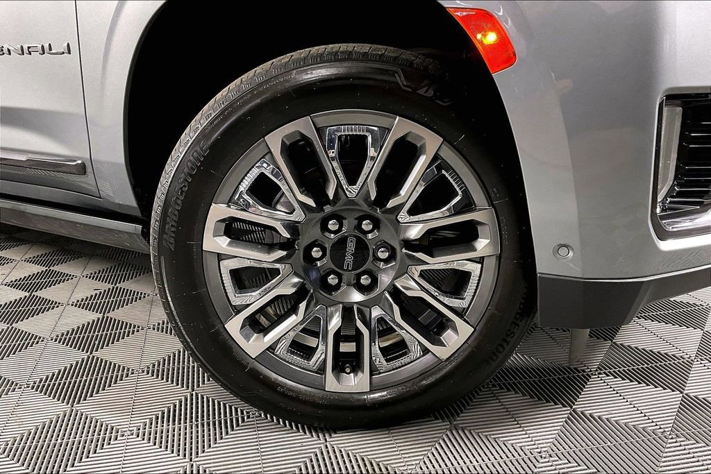 Used 2024 GMC Yukon XL Denali Ultimate image 11