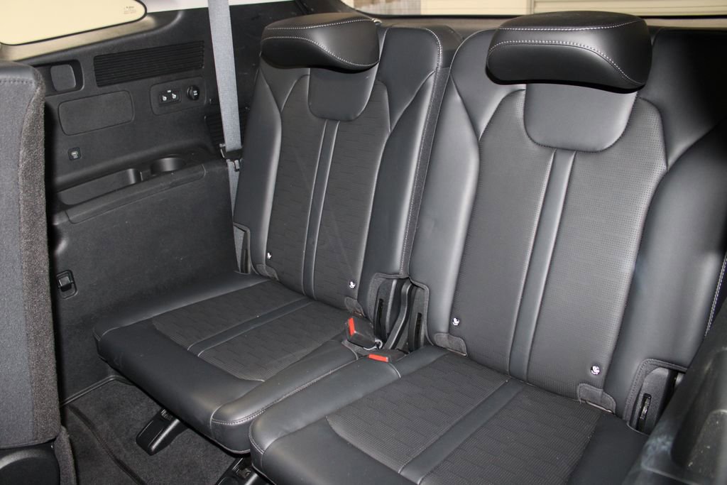 Used 2024 Kia Sorento S image 18