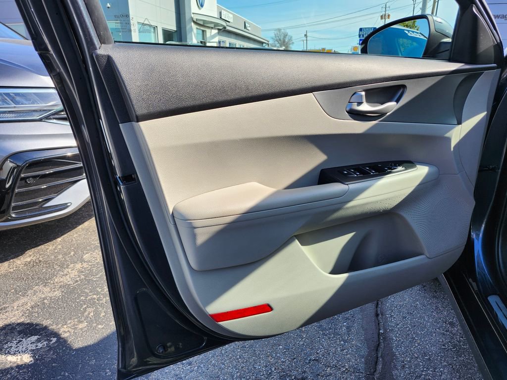 Used 2021 Kia Forte LXS FWD image 9