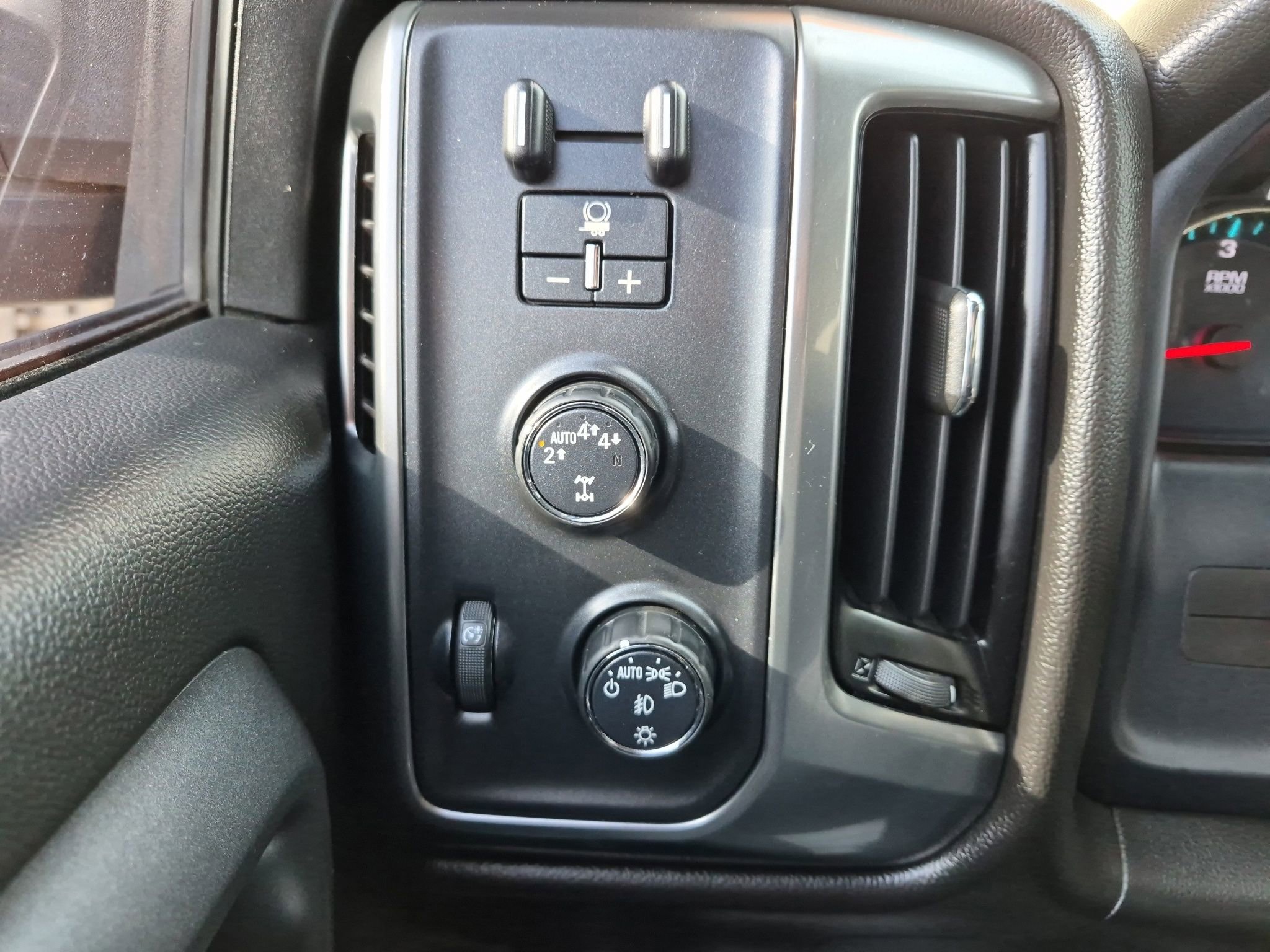 Used 2017 Chevrolet Silverado 1500 LT w/ Max Trailering Package image 17